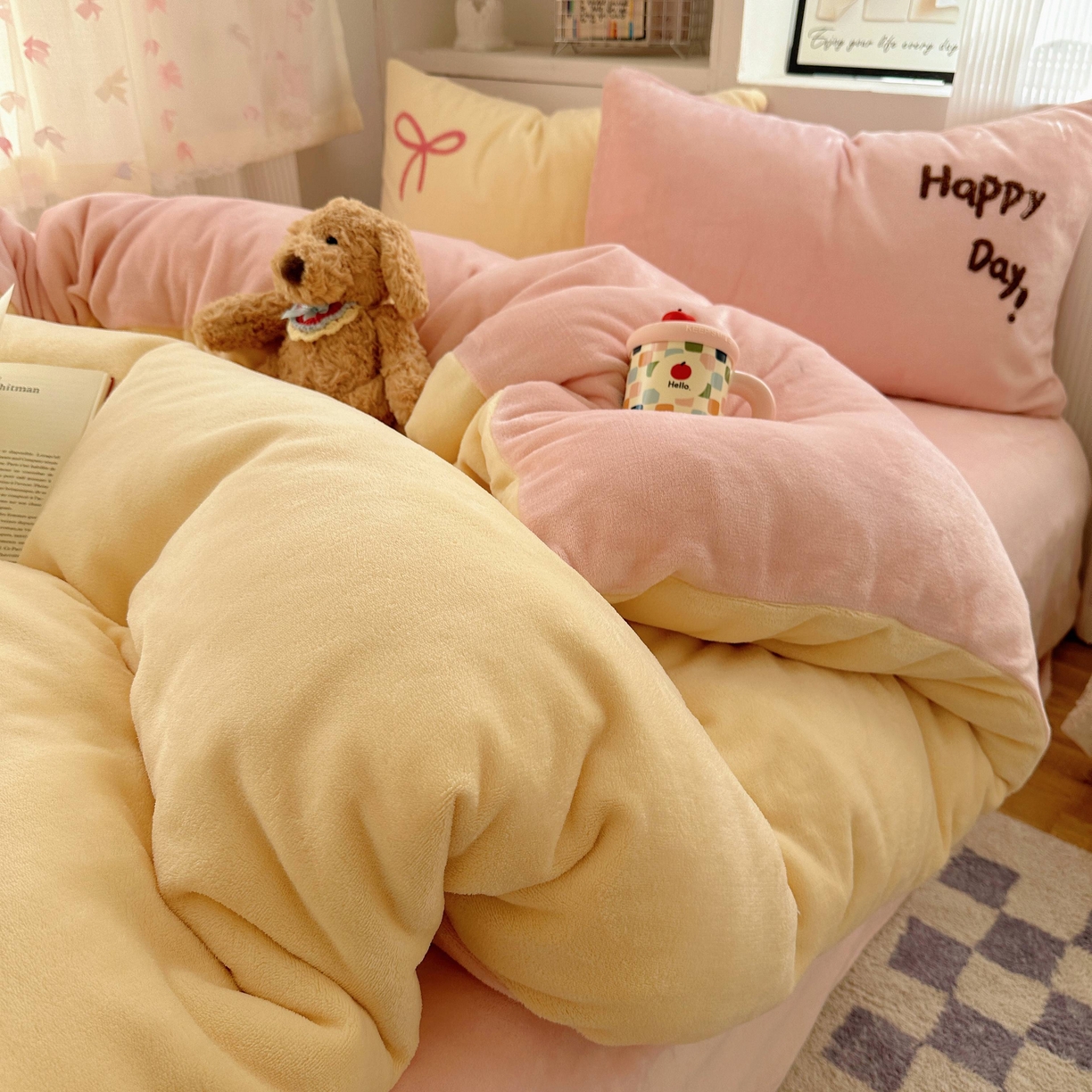 91家纺网 家纺一手货源 找家纺 顾里家纺 2025秋冬新款童趣毛巾绣印花牛奶绒四件套 爱心花猫