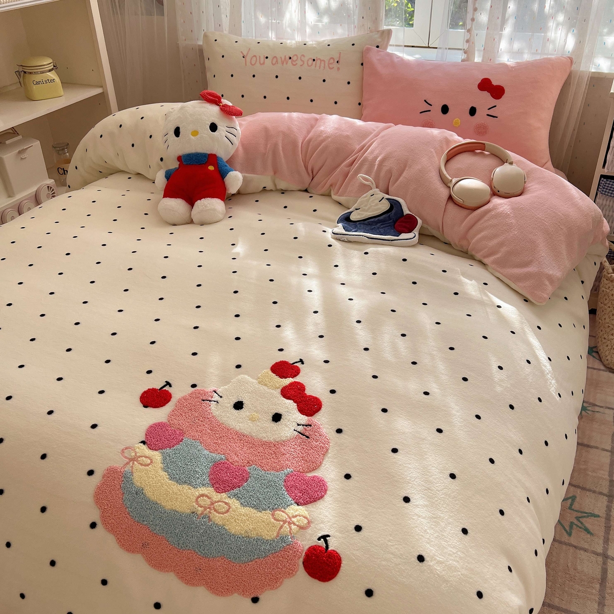 91家纺网 家纺一手货源 找家纺 顾里家纺 2025秋冬新款童趣毛巾绣印花牛奶绒四件套 波点蛋糕猫