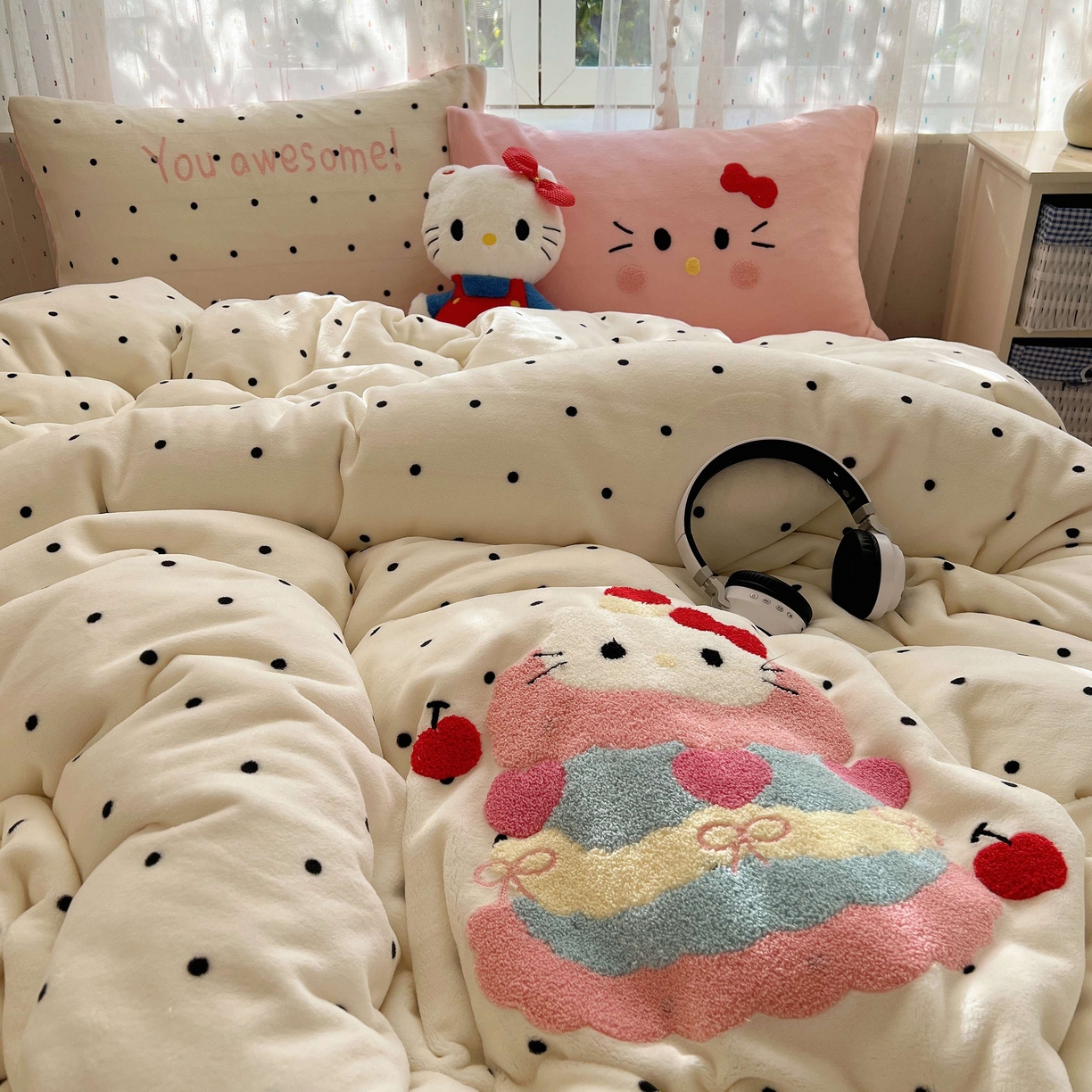 91家纺网 家纺一手货源 找家纺 顾里家纺 2025秋冬新款童趣毛巾绣印花牛奶绒四件套 波点蛋糕猫