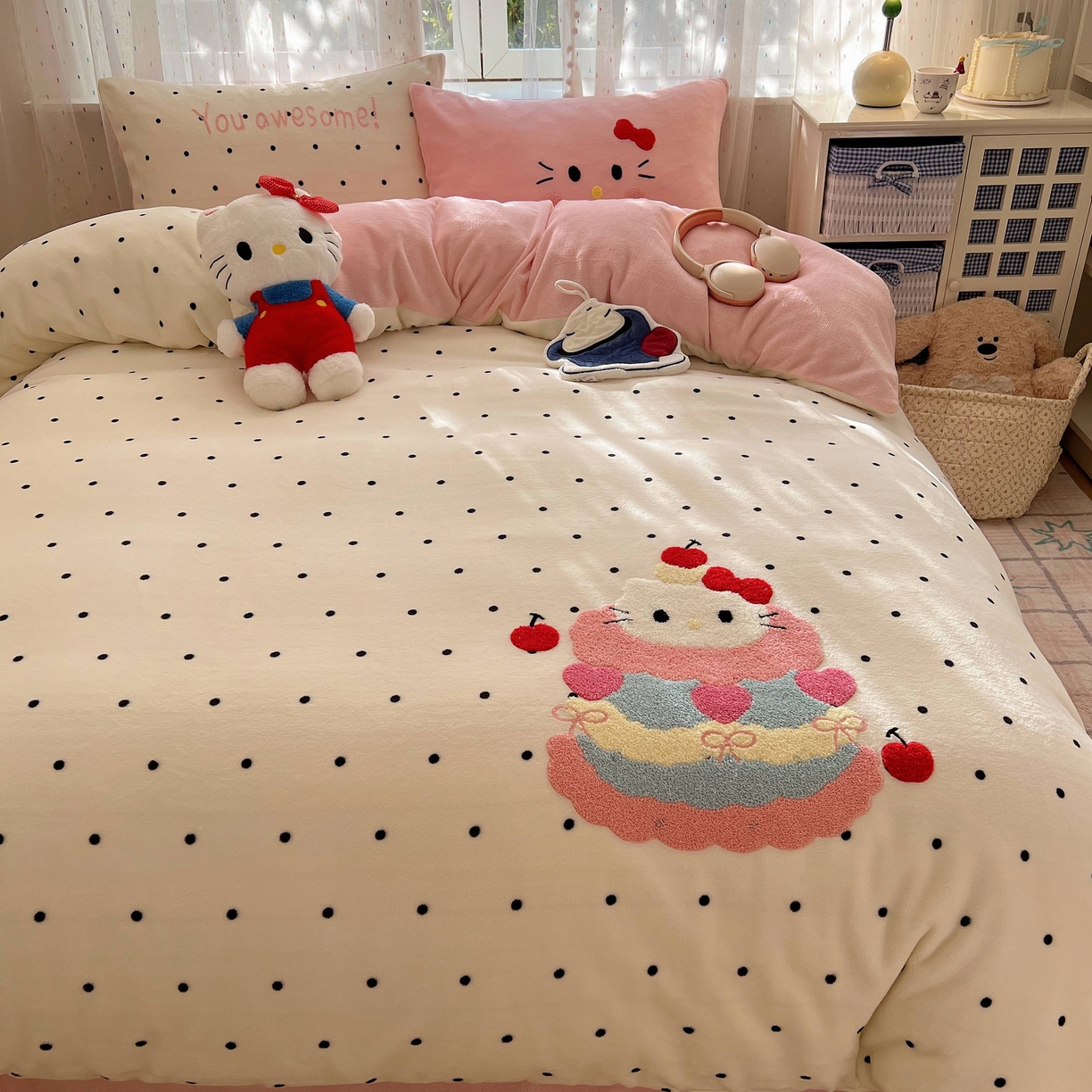 91家纺网 家纺一手货源 找家纺 顾里家纺 2025秋冬新款童趣毛巾绣印花牛奶绒四件套 波点蛋糕猫