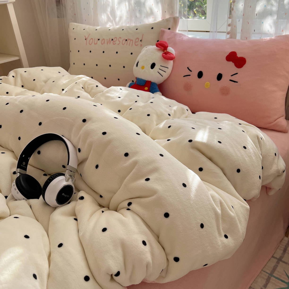 91家纺网 家纺一手货源 找家纺 顾里家纺 2025秋冬新款童趣毛巾绣印花牛奶绒四件套 波点蛋糕猫