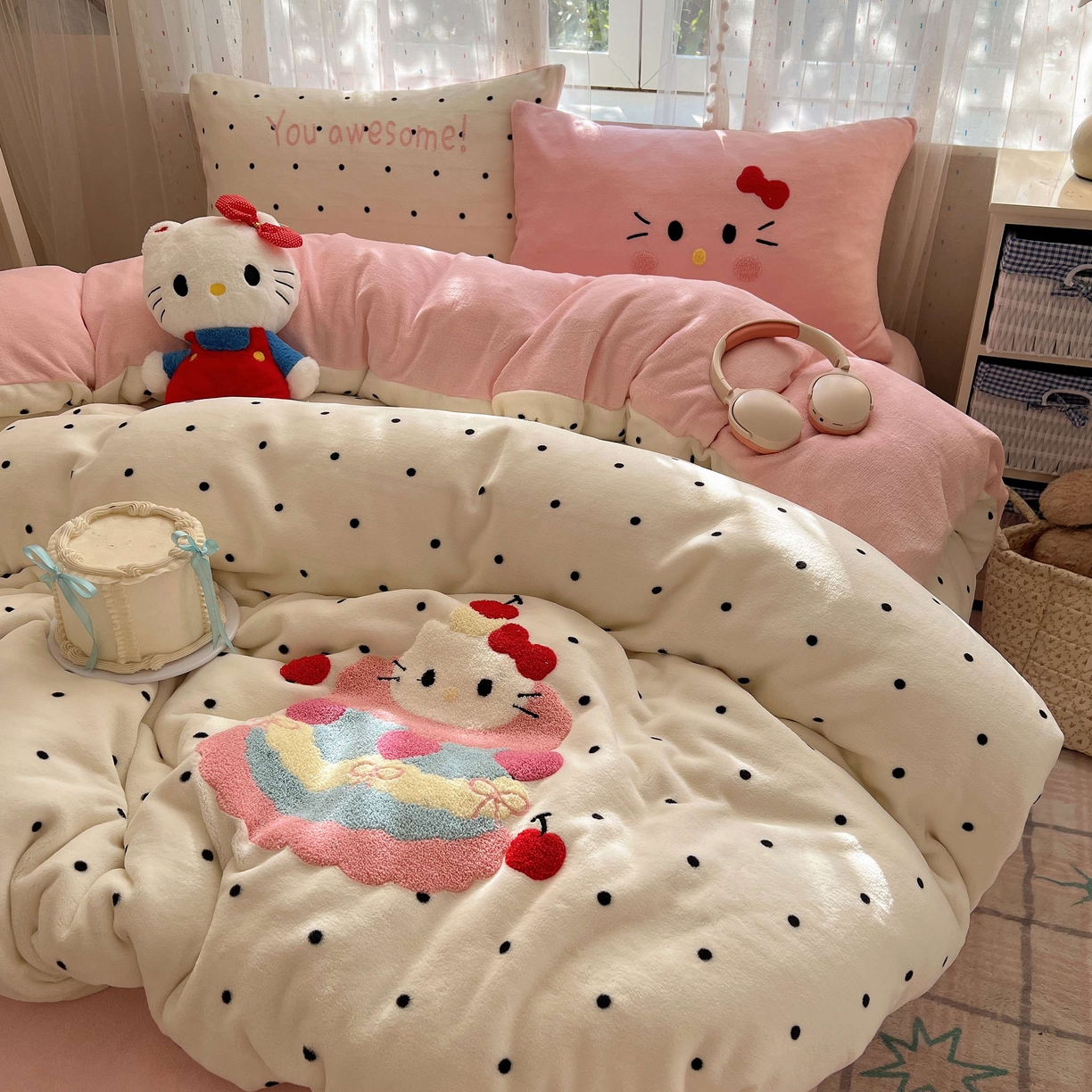 91家纺网 家纺一手货源 找家纺 顾里家纺 2025秋冬新款童趣毛巾绣印花牛奶绒四件套 波点蛋糕猫