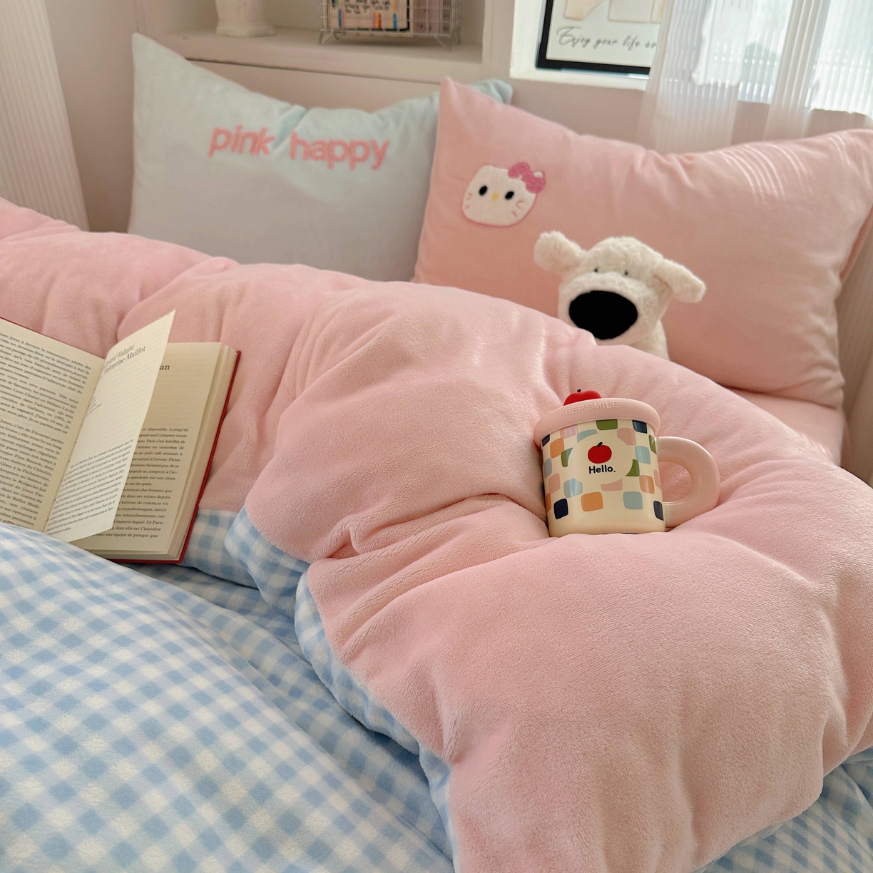 91家纺网 家纺一手货源 找家纺 顾里家纺 2025秋冬新款童趣毛巾绣印花牛奶绒四件套 蛋糕花猫