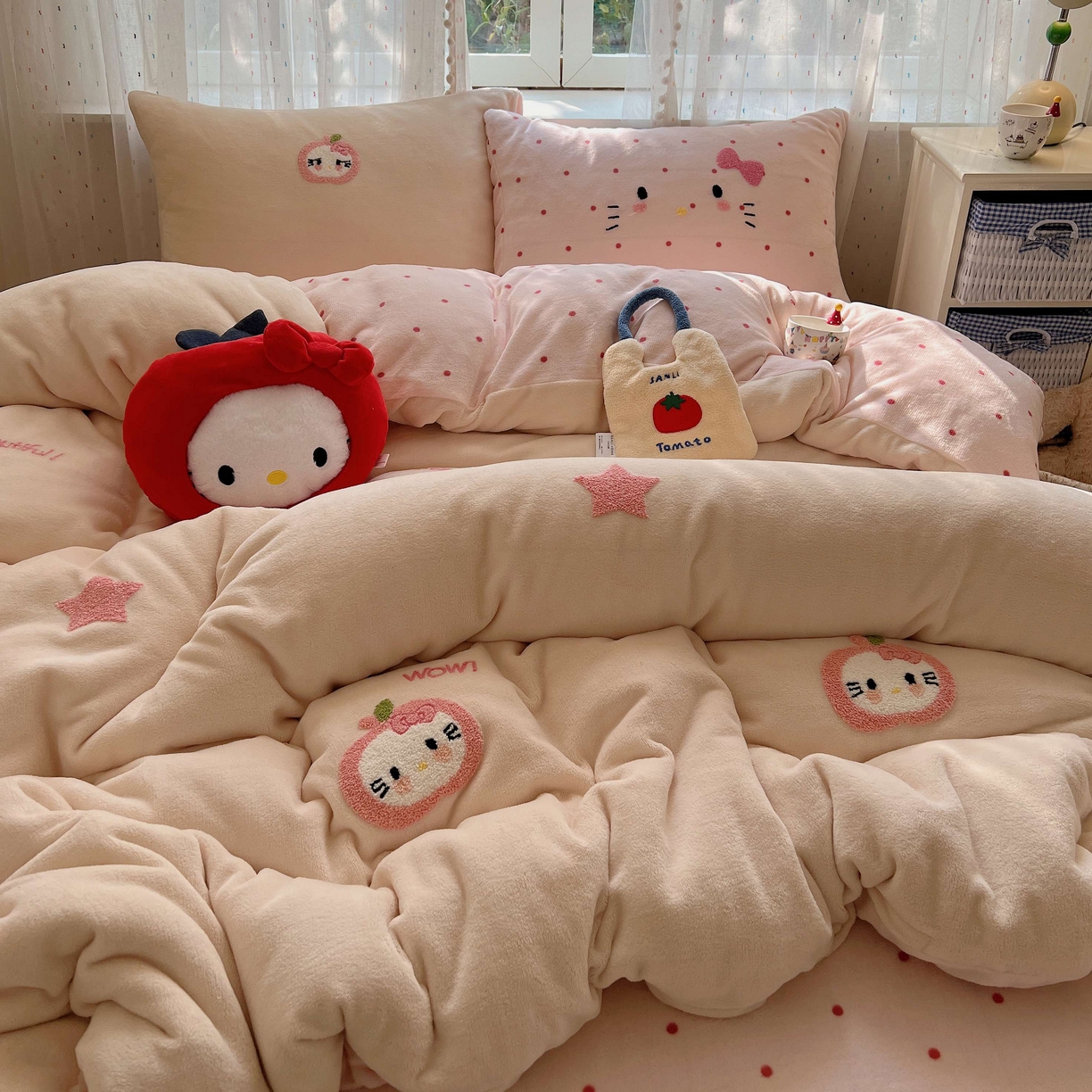 顾里家纺 2025秋冬新款童趣毛巾绣印花牛奶绒四件套 粉苹果喵