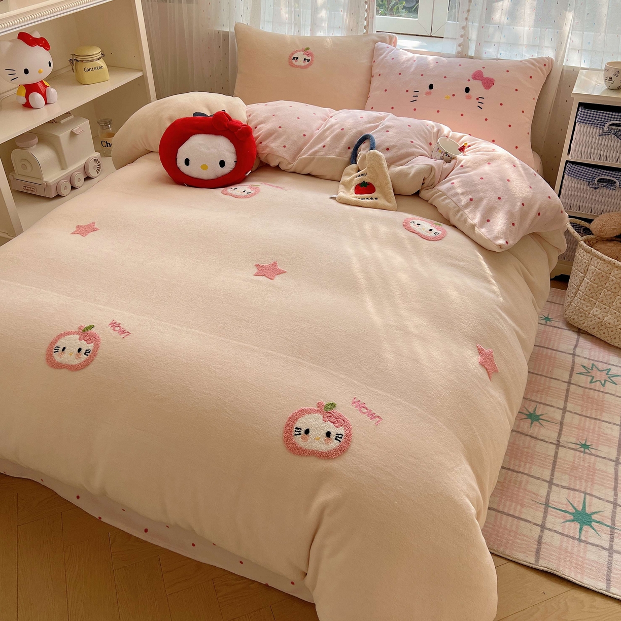 91家纺网 家纺一手货源 找家纺 顾里家纺 2025秋冬新款童趣毛巾绣印花牛奶绒四件套 粉苹果喵