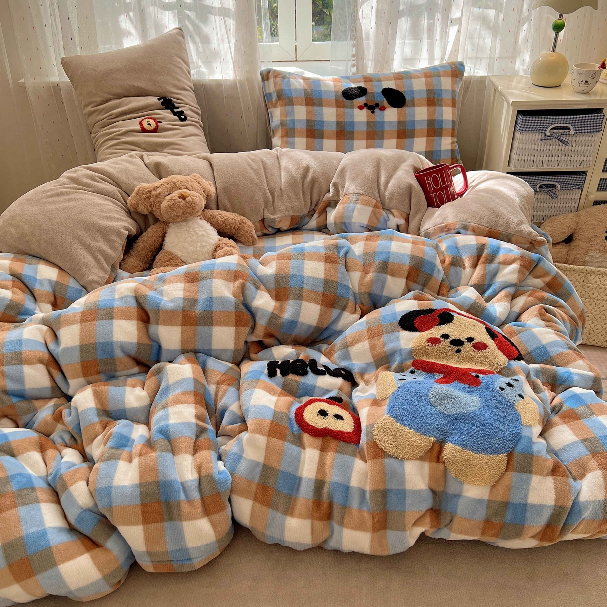 顾里家纺 2025秋冬新款童趣毛巾绣印花牛奶绒四件套 摩卡小熊