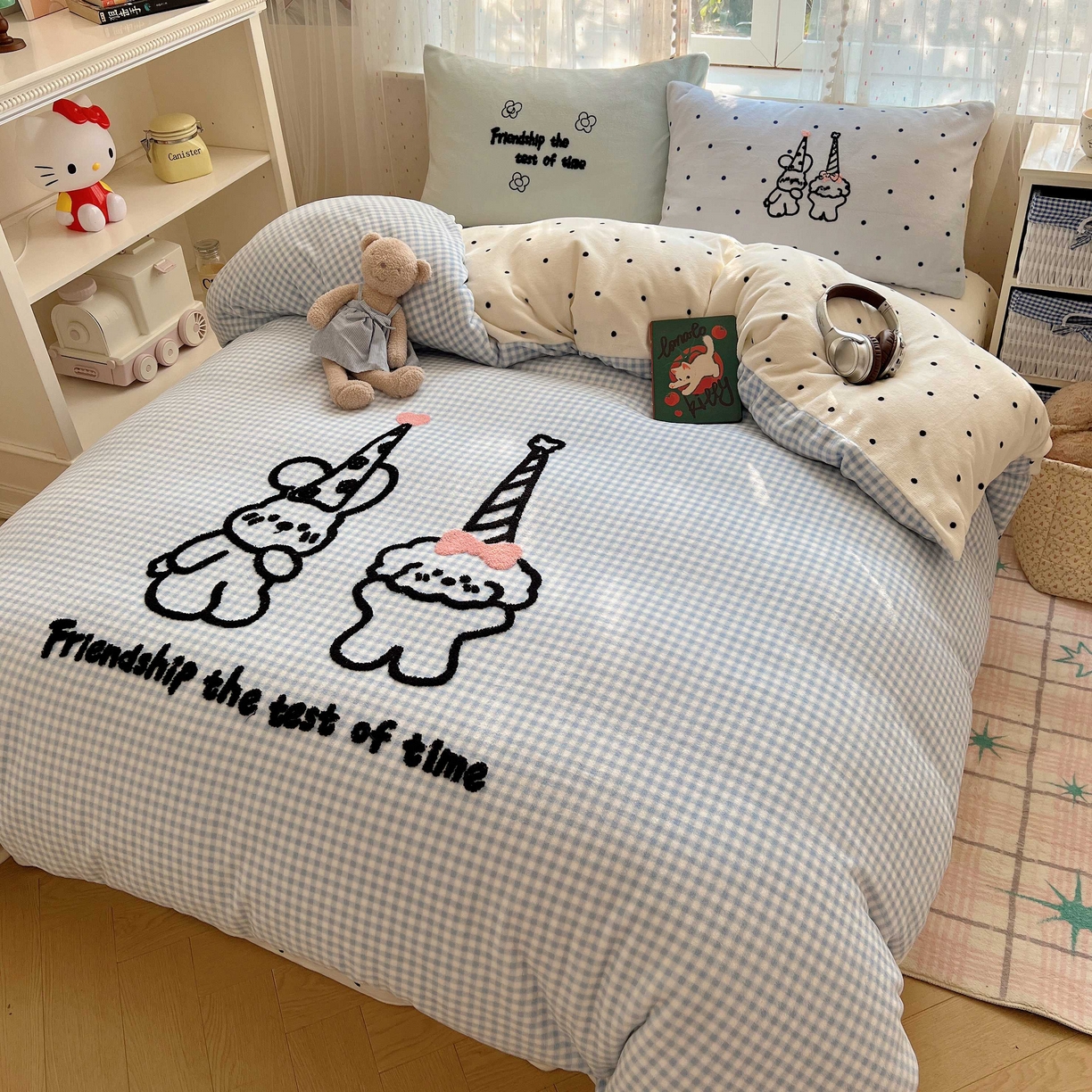 91家纺网 家纺一手货源 找家纺 顾里家纺 2025秋冬新款童趣毛巾绣印花牛奶绒四件套 奶泡狗狗