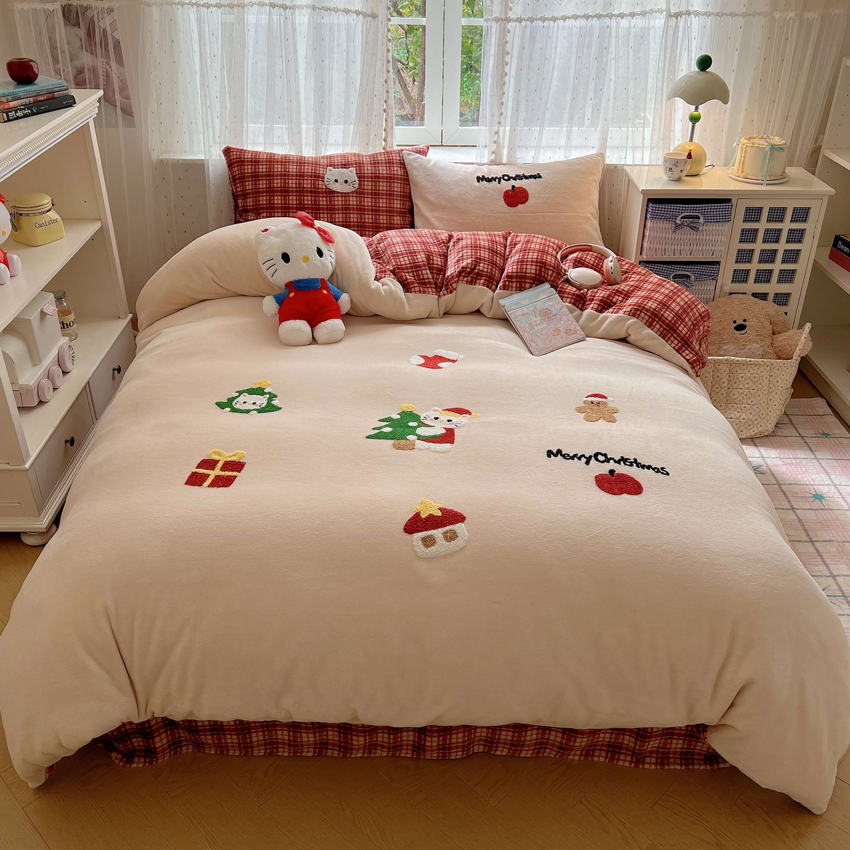 91家纺网 家纺一手货源 找家纺 顾里家纺 2025秋冬新款童趣毛巾绣印花牛奶绒四件套 圣诞猫咪