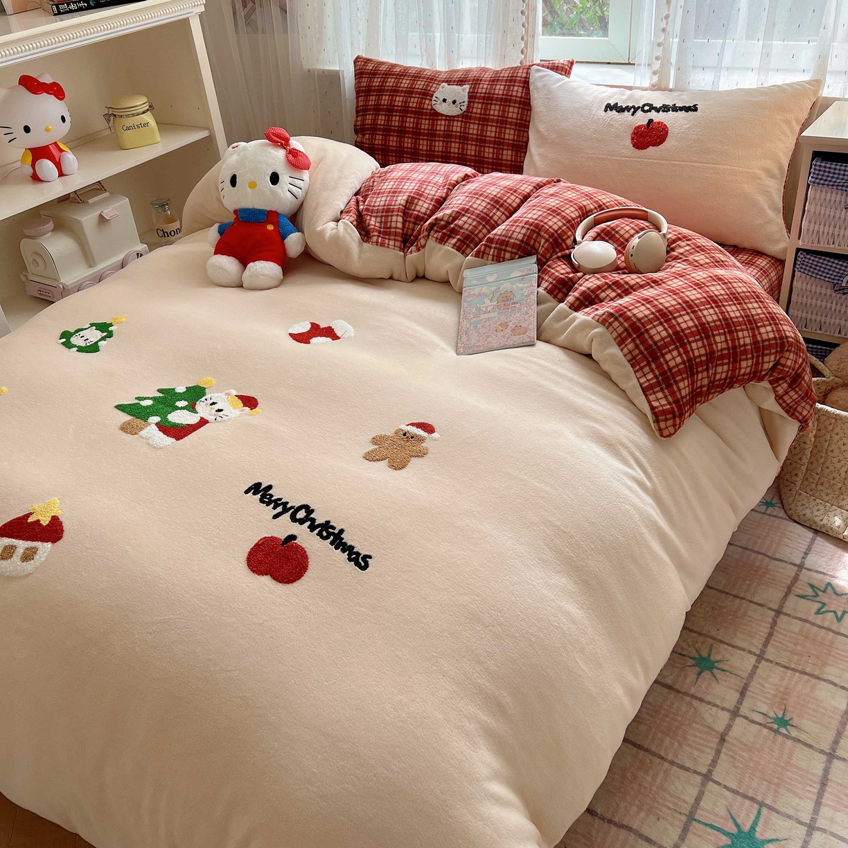 91家纺网 家纺一手货源 找家纺 顾里家纺 2025秋冬新款童趣毛巾绣印花牛奶绒四件套 圣诞猫咪