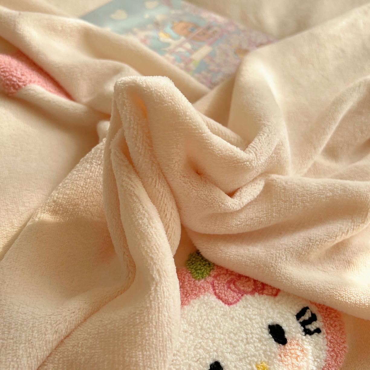 91家纺网 家纺一手货源 找家纺 顾里家纺 2025秋冬新款童趣毛巾绣印花牛奶绒四件套 圣诞麋鹿