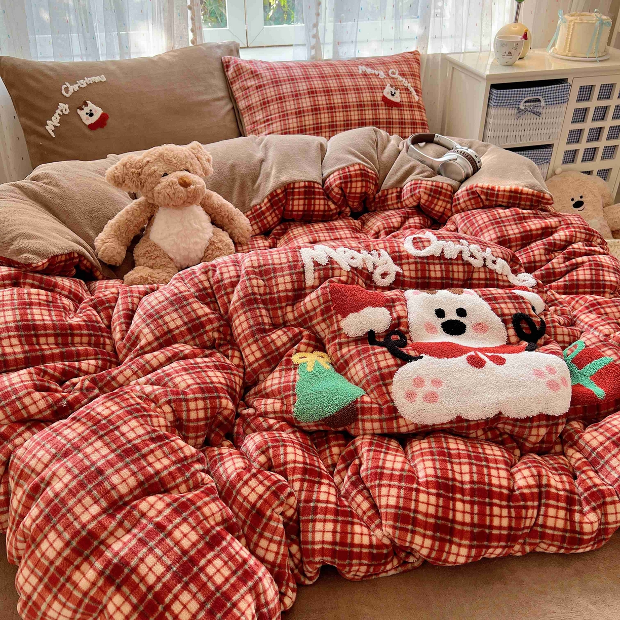 91家纺网 家纺一手货源 找家纺 顾里家纺 2025秋冬新款童趣毛巾绣印花牛奶绒四件套 圣诞麋鹿