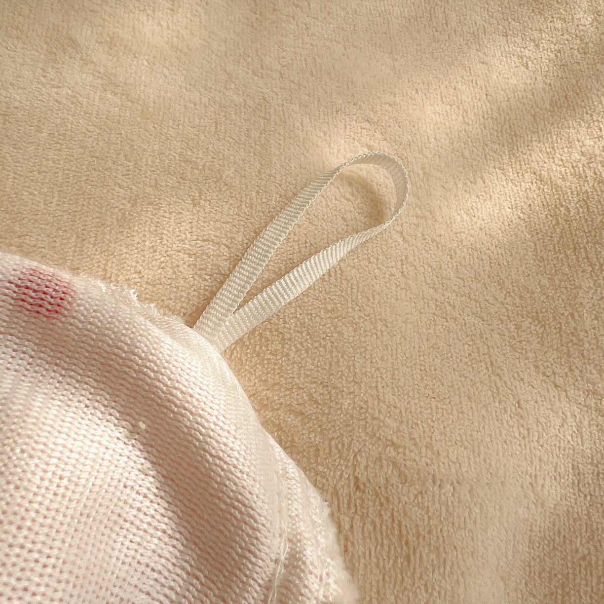 91家纺网 家纺一手货源 找家纺 顾里家纺 2025秋冬新款童趣毛巾绣印花牛奶绒四件套 圣诞麋鹿