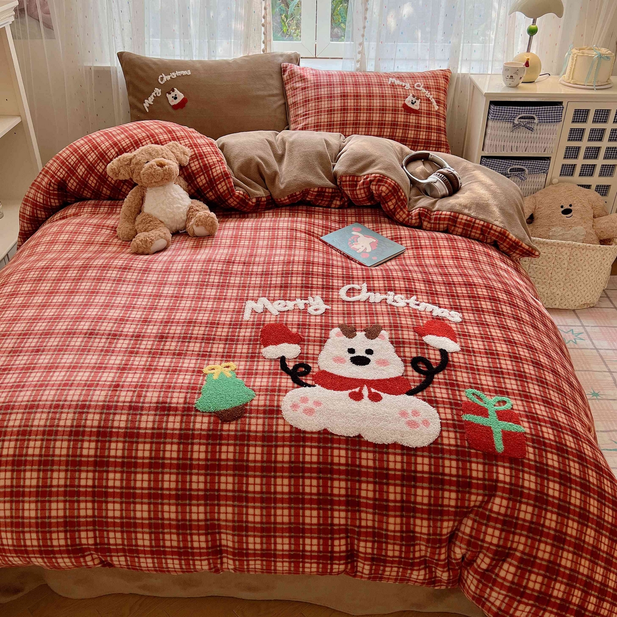 91家纺网 家纺一手货源 找家纺 顾里家纺 2025秋冬新款童趣毛巾绣印花牛奶绒四件套 圣诞麋鹿