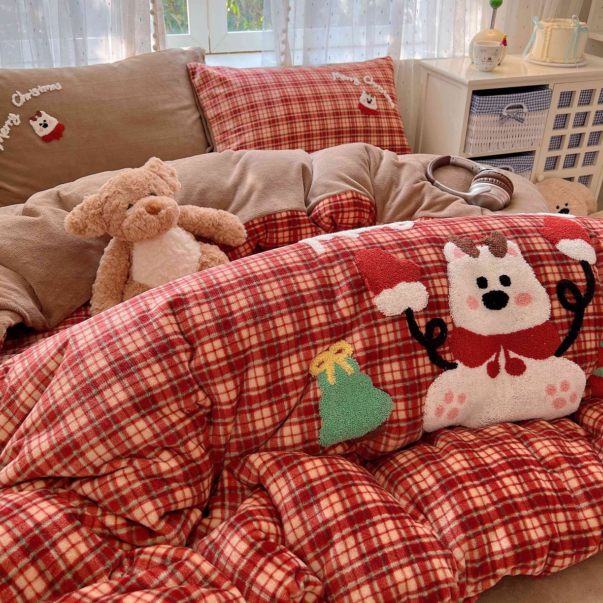 91家纺网 家纺一手货源 找家纺 顾里家纺 2025秋冬新款童趣毛巾绣印花牛奶绒四件套 圣诞麋鹿