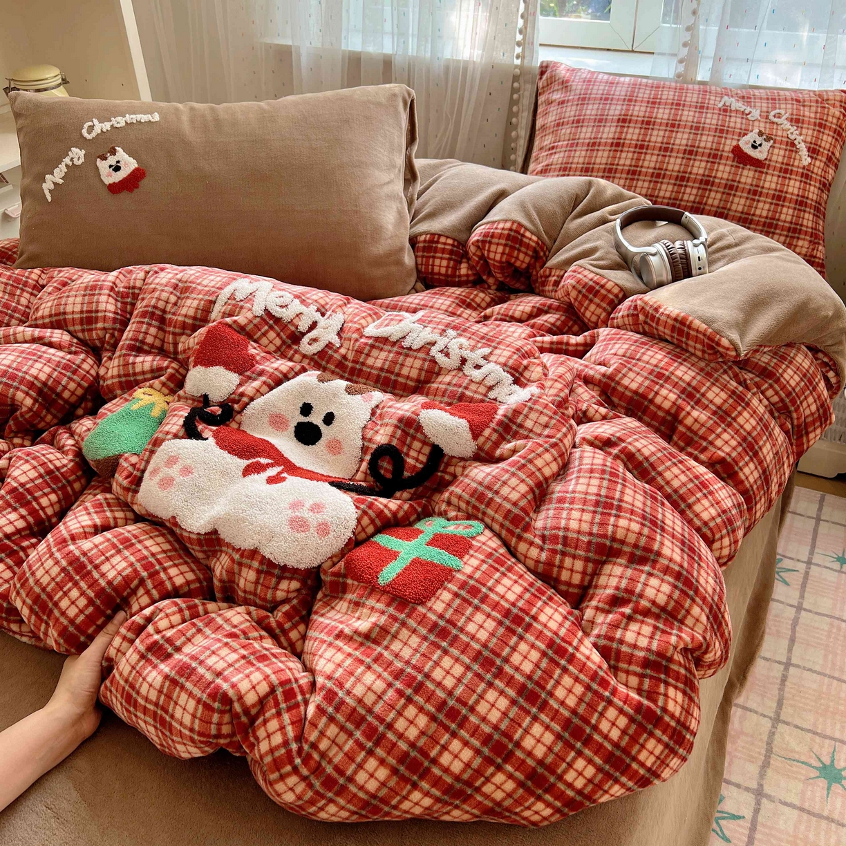 91家纺网 家纺一手货源 找家纺 顾里家纺 2025秋冬新款童趣毛巾绣印花牛奶绒四件套 圣诞麋鹿