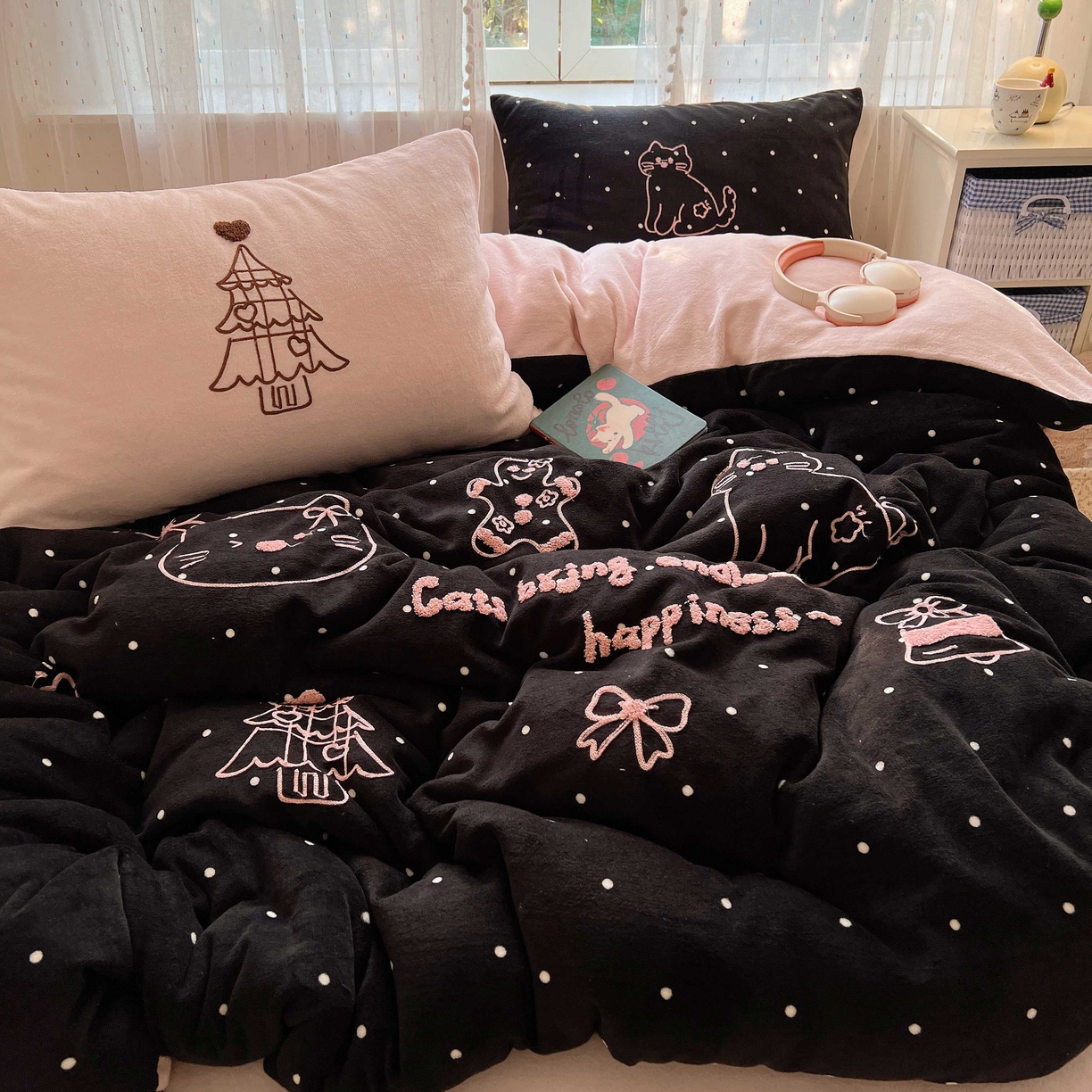 顾里家纺 2025秋冬新款童趣毛巾绣印花牛奶绒四件套 圣诞树喵