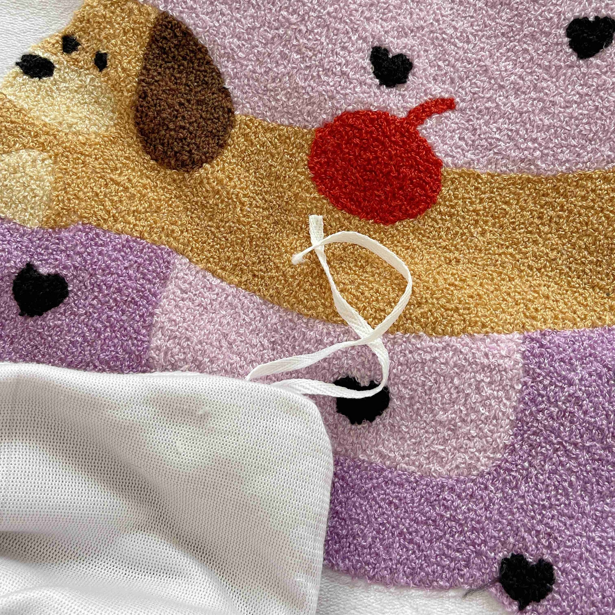 91家纺网 家纺一手货源 找家纺 顾里家纺 2025秋冬新款童趣毛巾绣印花牛奶绒四件套 台灯腊肠狗