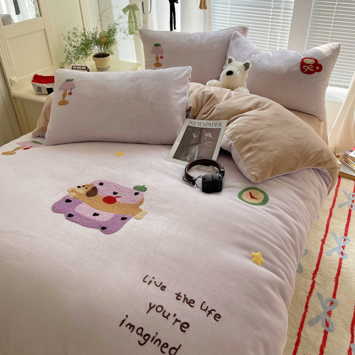 91家纺网 家纺一手货源 找家纺 顾里家纺 2025秋冬新款童趣毛巾绣印花牛奶绒四件套 台灯腊肠狗