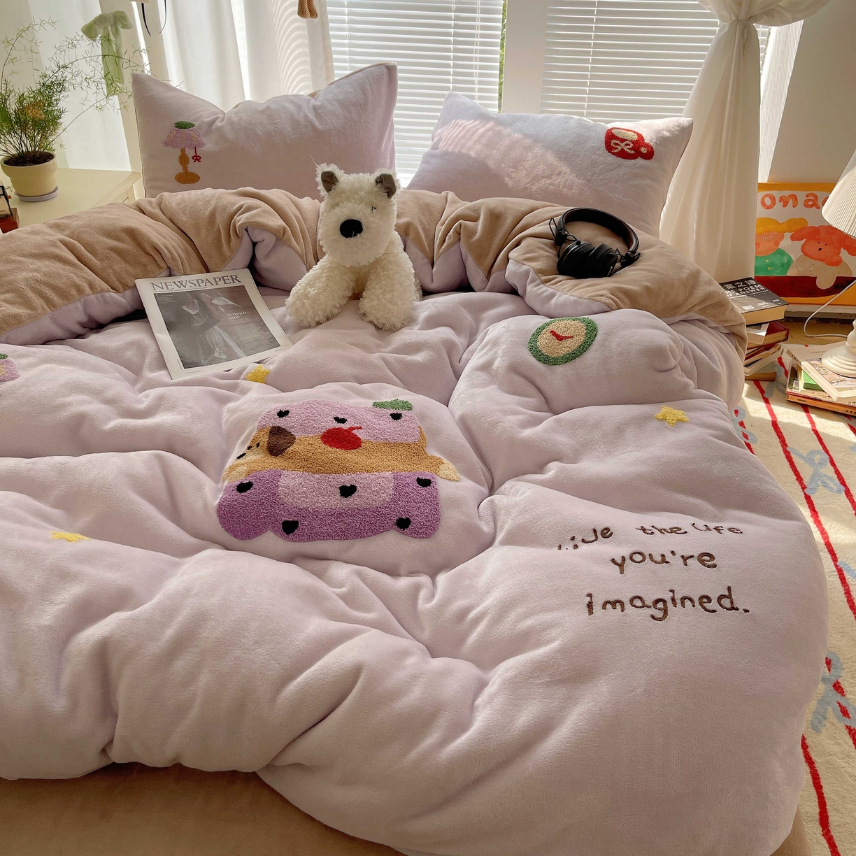 91家纺网 家纺一手货源 找家纺 顾里家纺 2025秋冬新款童趣毛巾绣印花牛奶绒四件套 台灯腊肠狗