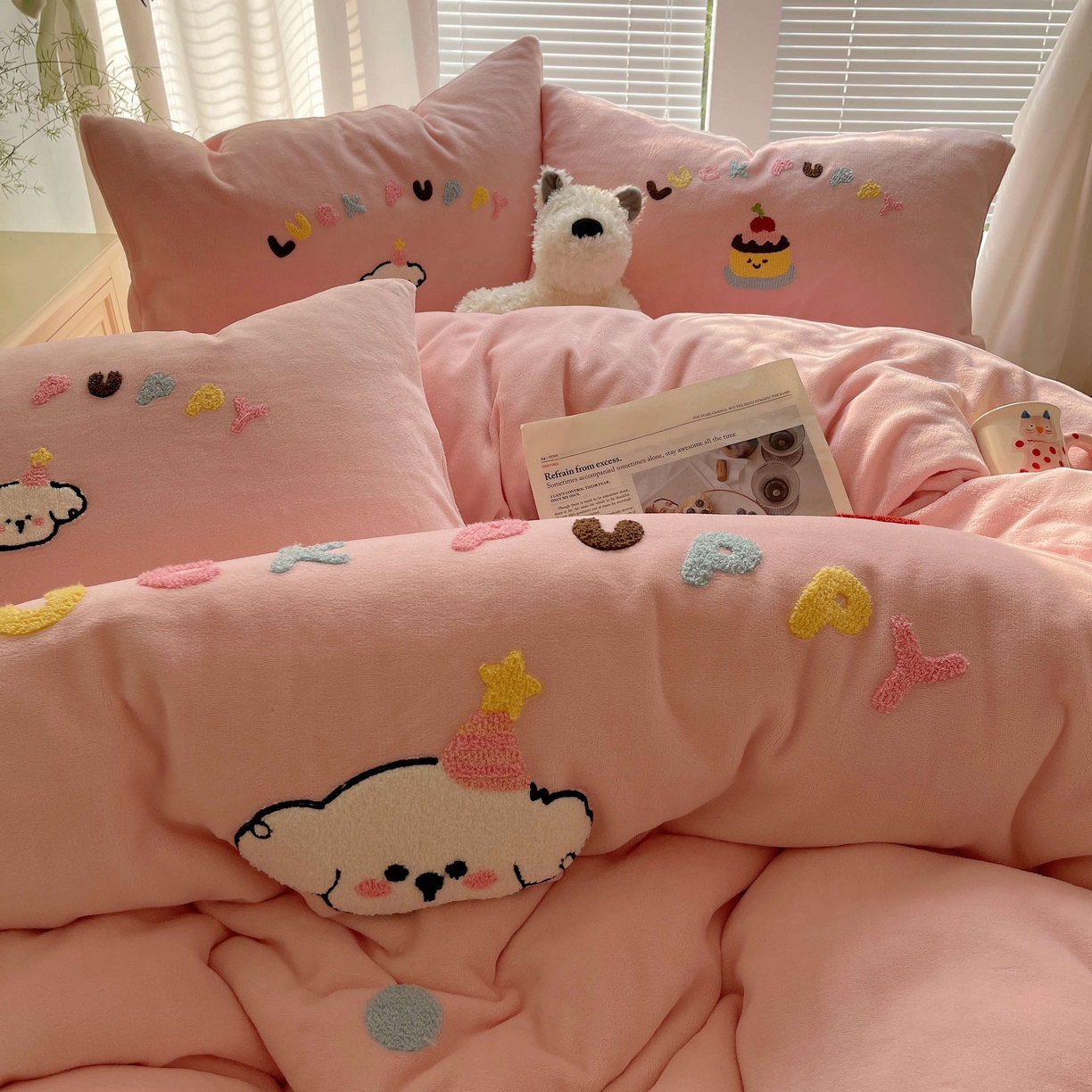 91家纺网 家纺一手货源 找家纺 顾里家纺 2025秋冬新款童趣毛巾绣印花牛奶绒四件套 甜品狗狗