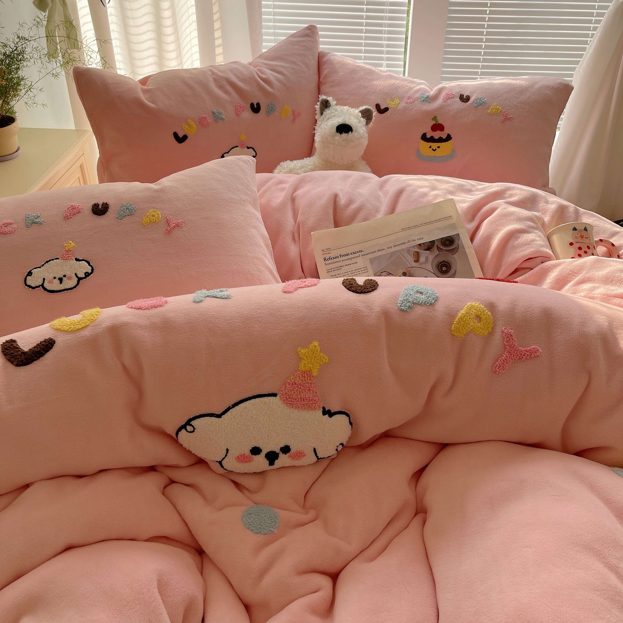 91家纺网 家纺一手货源 找家纺 顾里家纺 2025秋冬新款童趣毛巾绣印花牛奶绒四件套 甜品狗狗