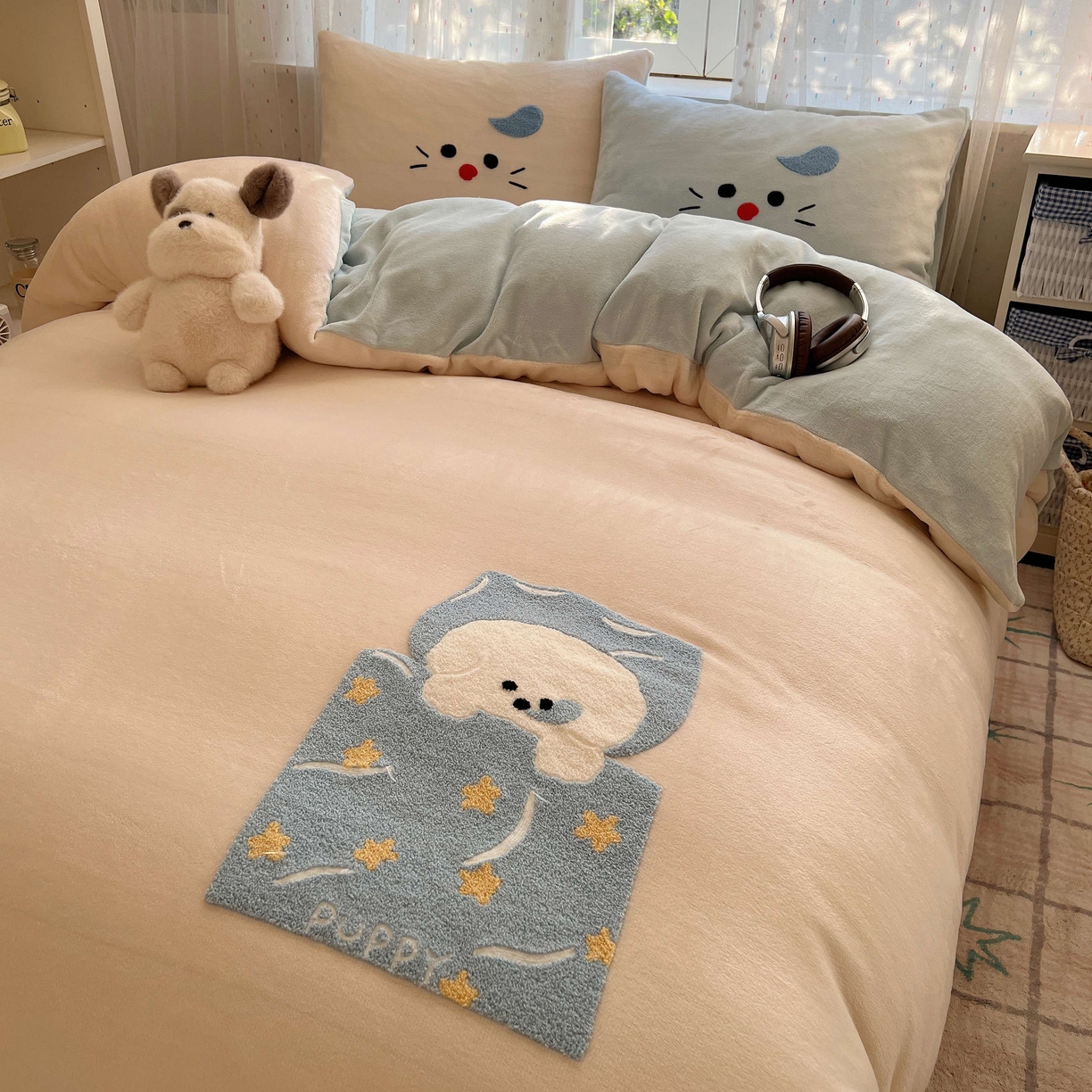 91家纺网 家纺一手货源 找家纺 顾里家纺 2025秋冬新款童趣毛巾绣印花牛奶绒四件套 晚安小狗