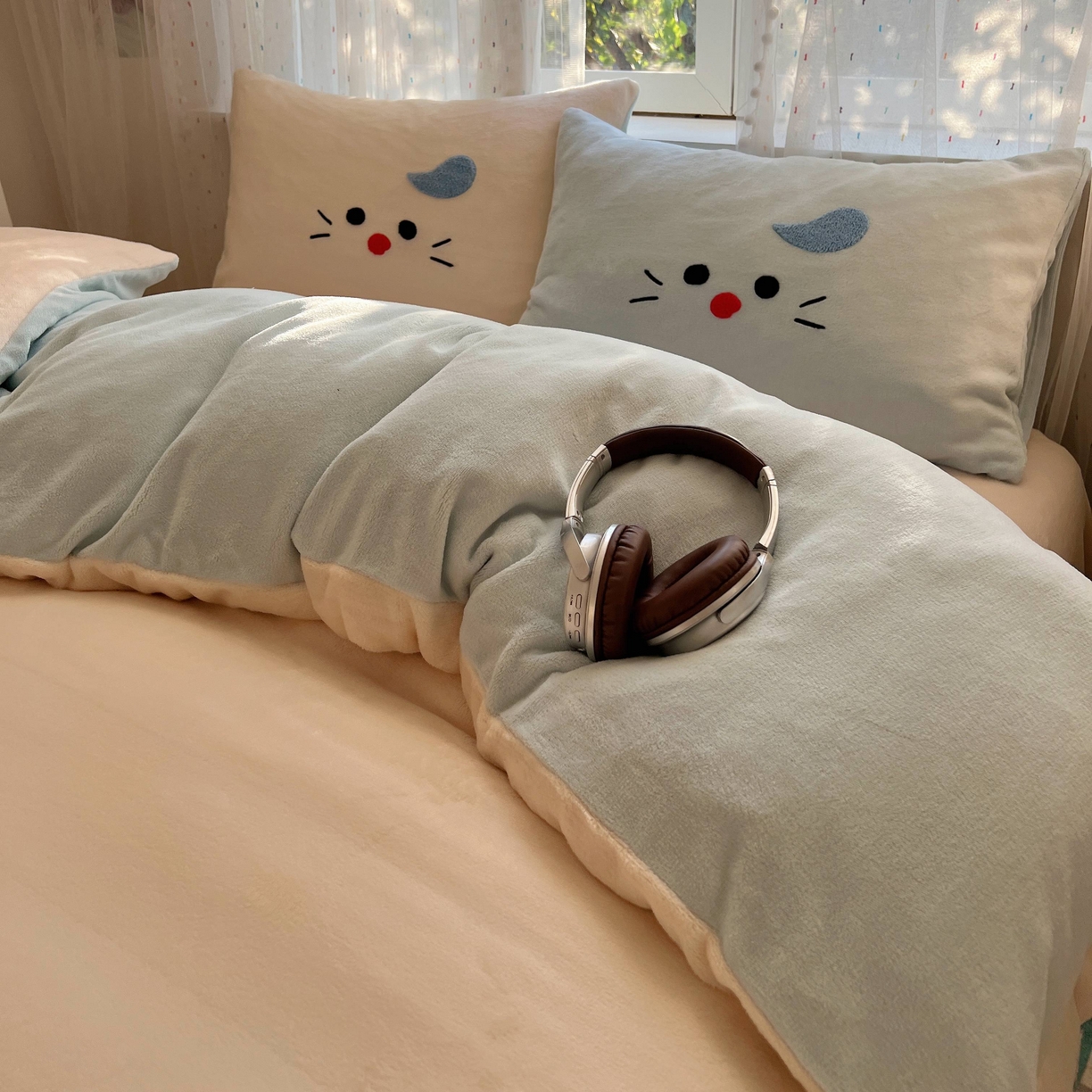 91家纺网 家纺一手货源 找家纺 顾里家纺 2025秋冬新款童趣毛巾绣印花牛奶绒四件套 晚安小狗