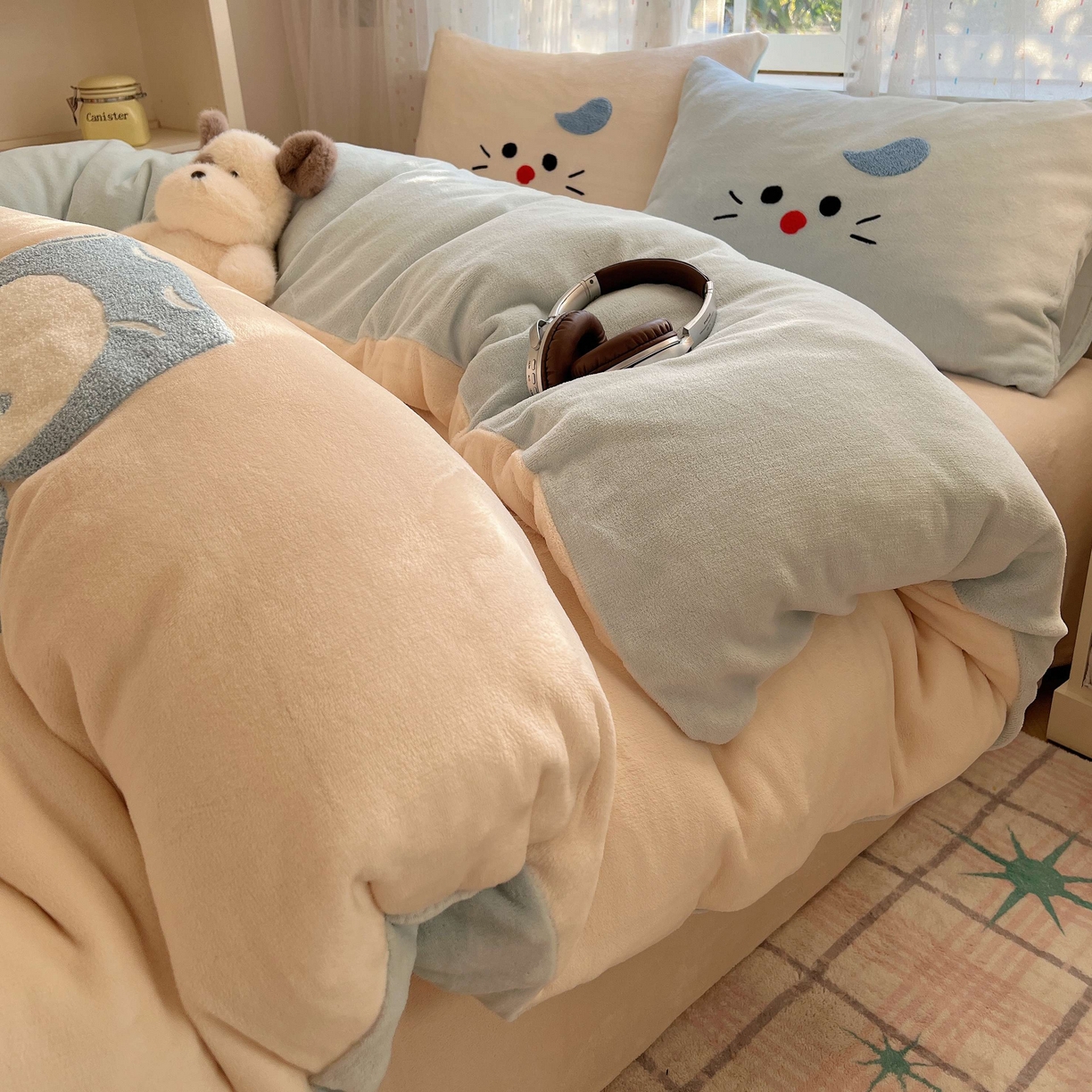 91家纺网 家纺一手货源 找家纺 顾里家纺 2025秋冬新款童趣毛巾绣印花牛奶绒四件套 晚安小狗