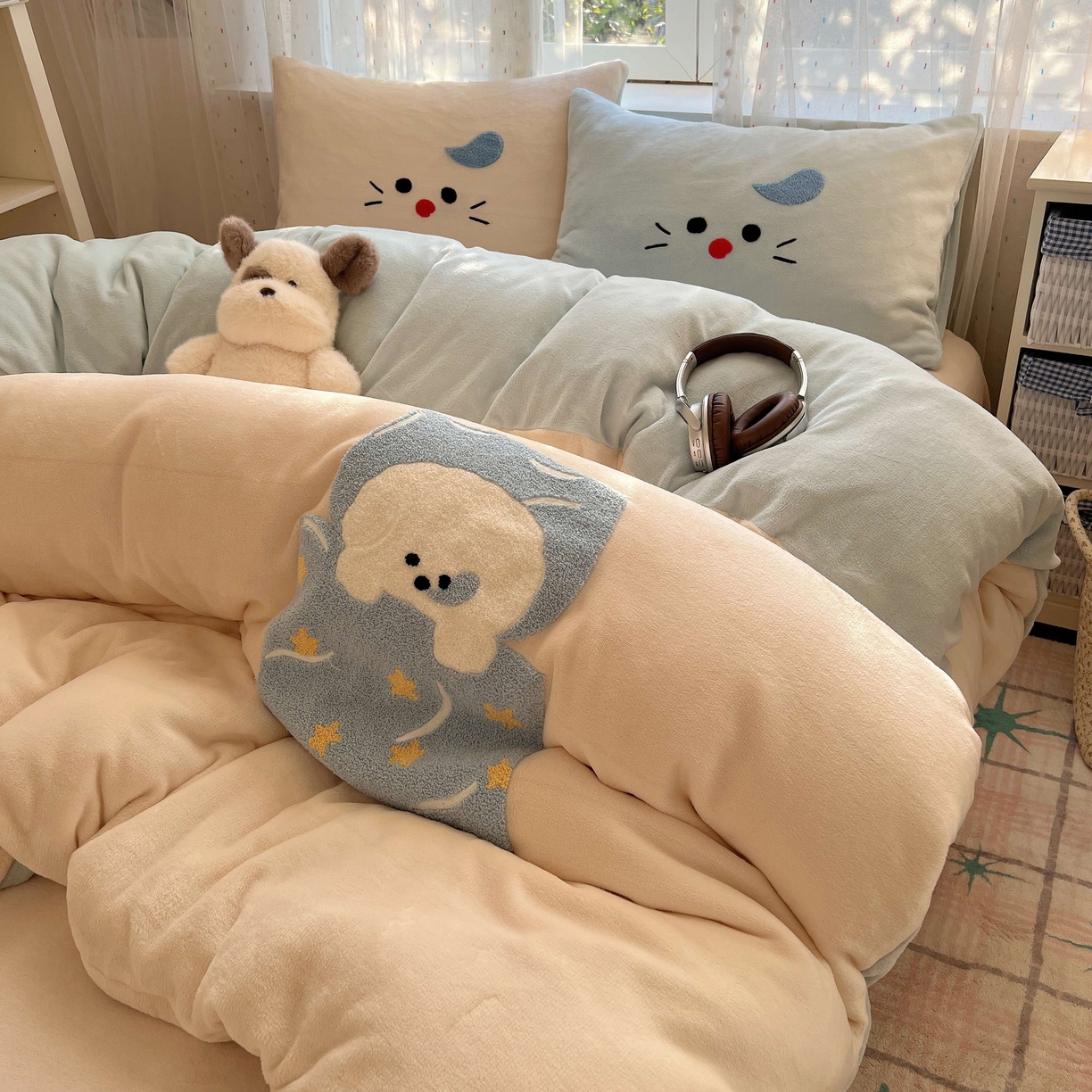 91家纺网 家纺一手货源 找家纺 顾里家纺 2025秋冬新款童趣毛巾绣印花牛奶绒四件套 晚安小狗