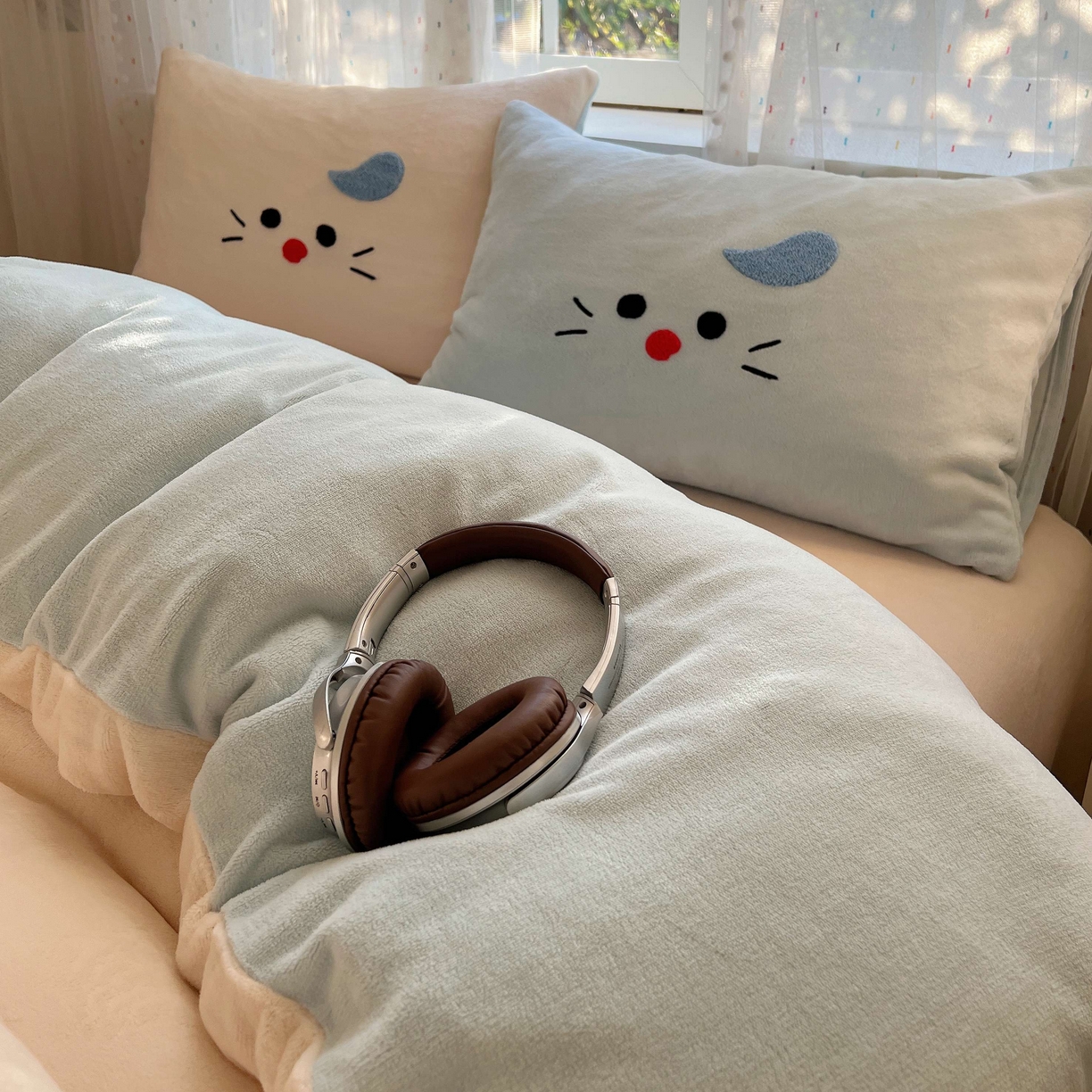 91家纺网 家纺一手货源 找家纺 顾里家纺 2025秋冬新款童趣毛巾绣印花牛奶绒四件套 晚安小狗