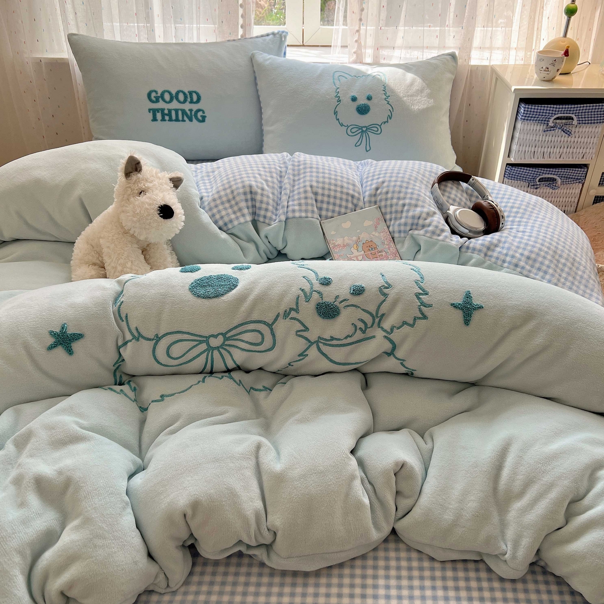 顾里家纺 2025秋冬新款童趣毛巾绣印花牛奶绒四件套 线条西高地