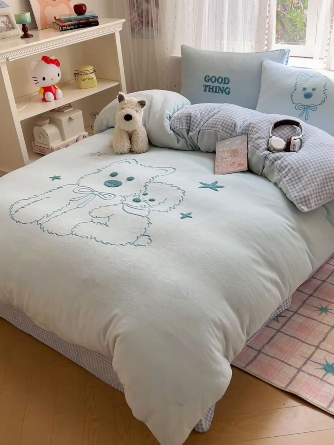 91家纺网 家纺一手货源 找家纺 顾里家纺 2025秋冬新款童趣毛巾绣印花牛奶绒四件套 线条西高地