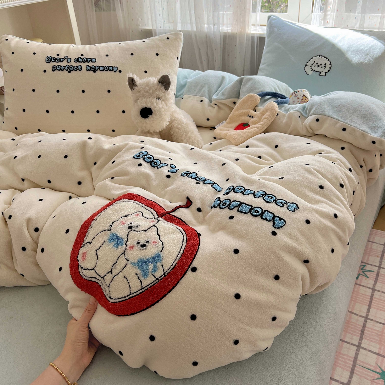 91家纺网 家纺一手货源 找家纺 顾里家纺 2025秋冬新款童趣毛巾绣印花牛奶绒四件套 星辰小熊