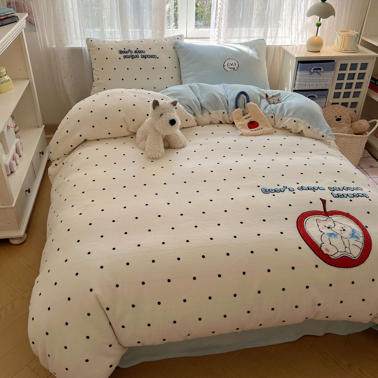 91家纺网 家纺一手货源 找家纺 顾里家纺 2025秋冬新款童趣毛巾绣印花牛奶绒四件套 星辰小熊