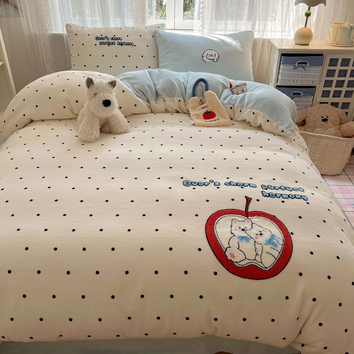 91家纺网 家纺一手货源 找家纺 顾里家纺 2025秋冬新款童趣毛巾绣印花牛奶绒四件套 星辰小熊