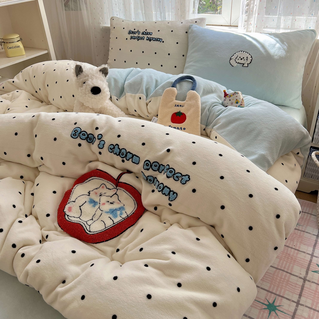 91家纺网 家纺一手货源 找家纺 顾里家纺 2025秋冬新款童趣毛巾绣印花牛奶绒四件套 星辰小熊