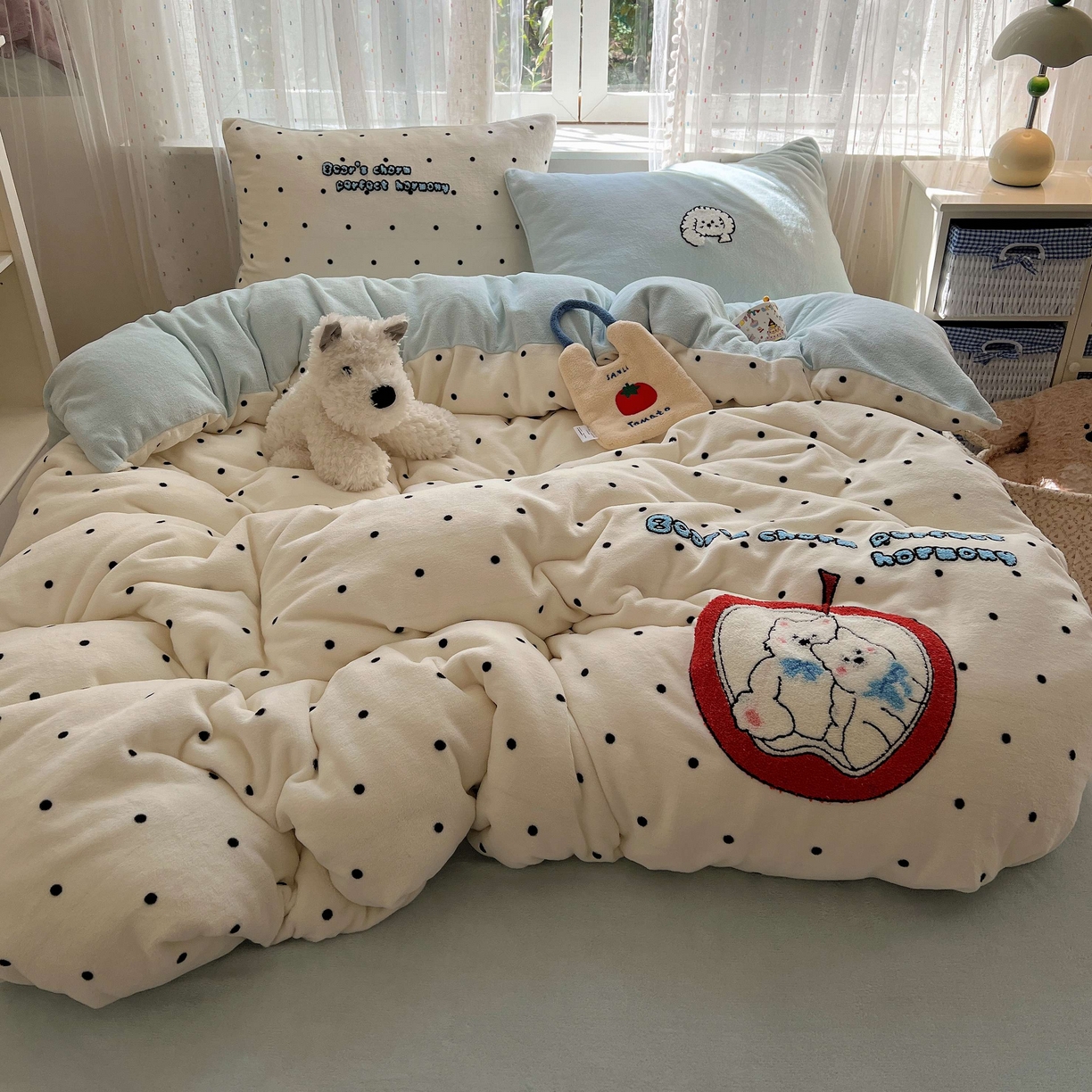 91家纺网 家纺一手货源 找家纺 顾里家纺 2025秋冬新款童趣毛巾绣印花牛奶绒四件套 星辰小熊