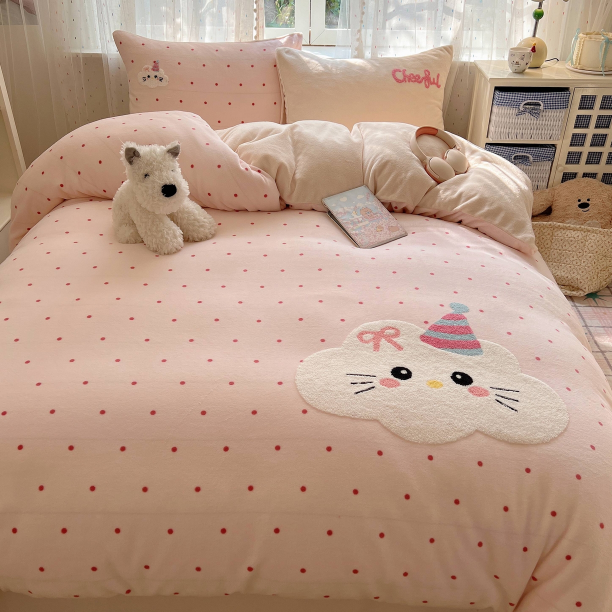 91家纺网 家纺一手货源 找家纺 顾里家纺 2025秋冬新款童趣毛巾绣印花牛奶绒四件套 云朵喵酱