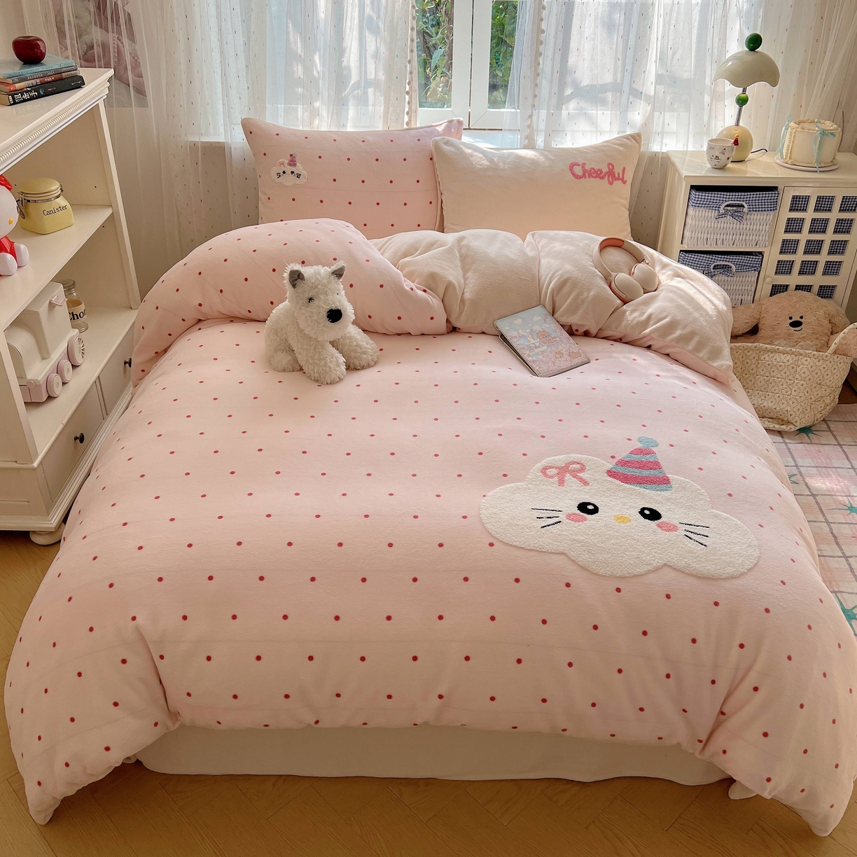 91家纺网 家纺一手货源 找家纺 顾里家纺 2025秋冬新款童趣毛巾绣印花牛奶绒四件套 云朵喵酱