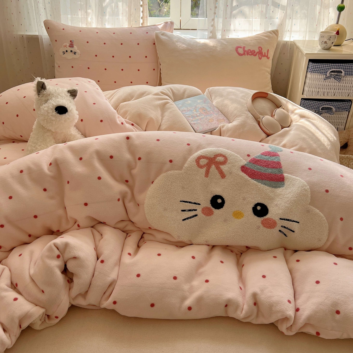 91家纺网 家纺一手货源 找家纺 顾里家纺 2025秋冬新款童趣毛巾绣印花牛奶绒四件套 云朵喵酱