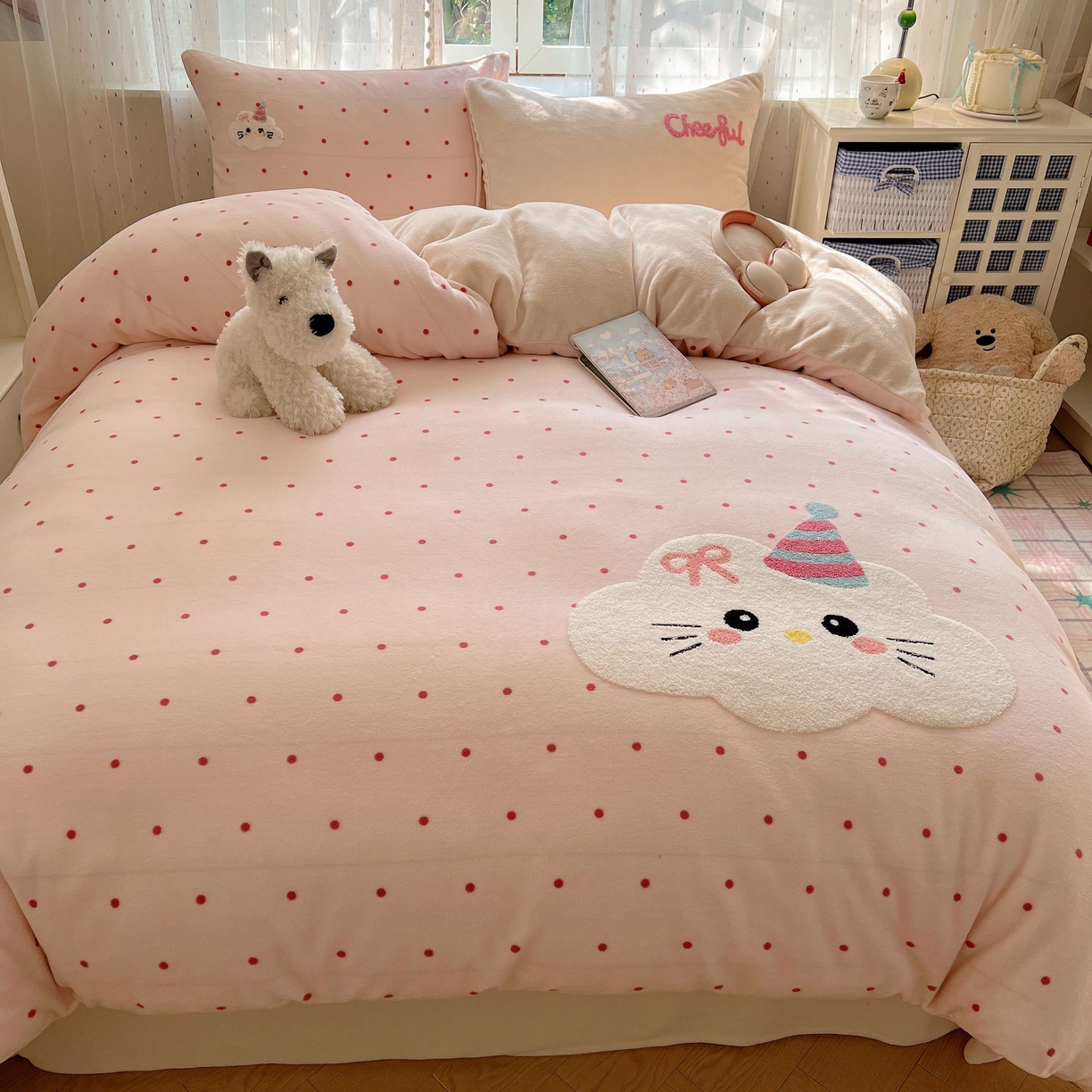 91家纺网 家纺一手货源 找家纺 顾里家纺 2025秋冬新款童趣毛巾绣印花牛奶绒四件套 云朵喵酱