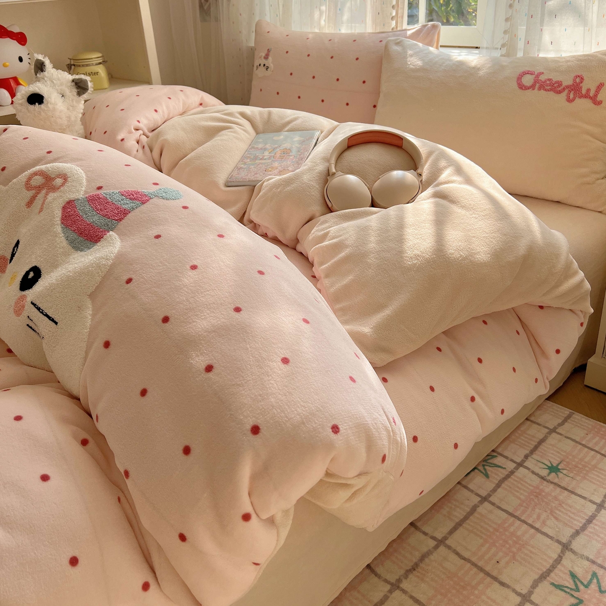 91家纺网 家纺一手货源 找家纺 顾里家纺 2025秋冬新款童趣毛巾绣印花牛奶绒四件套 云朵喵酱