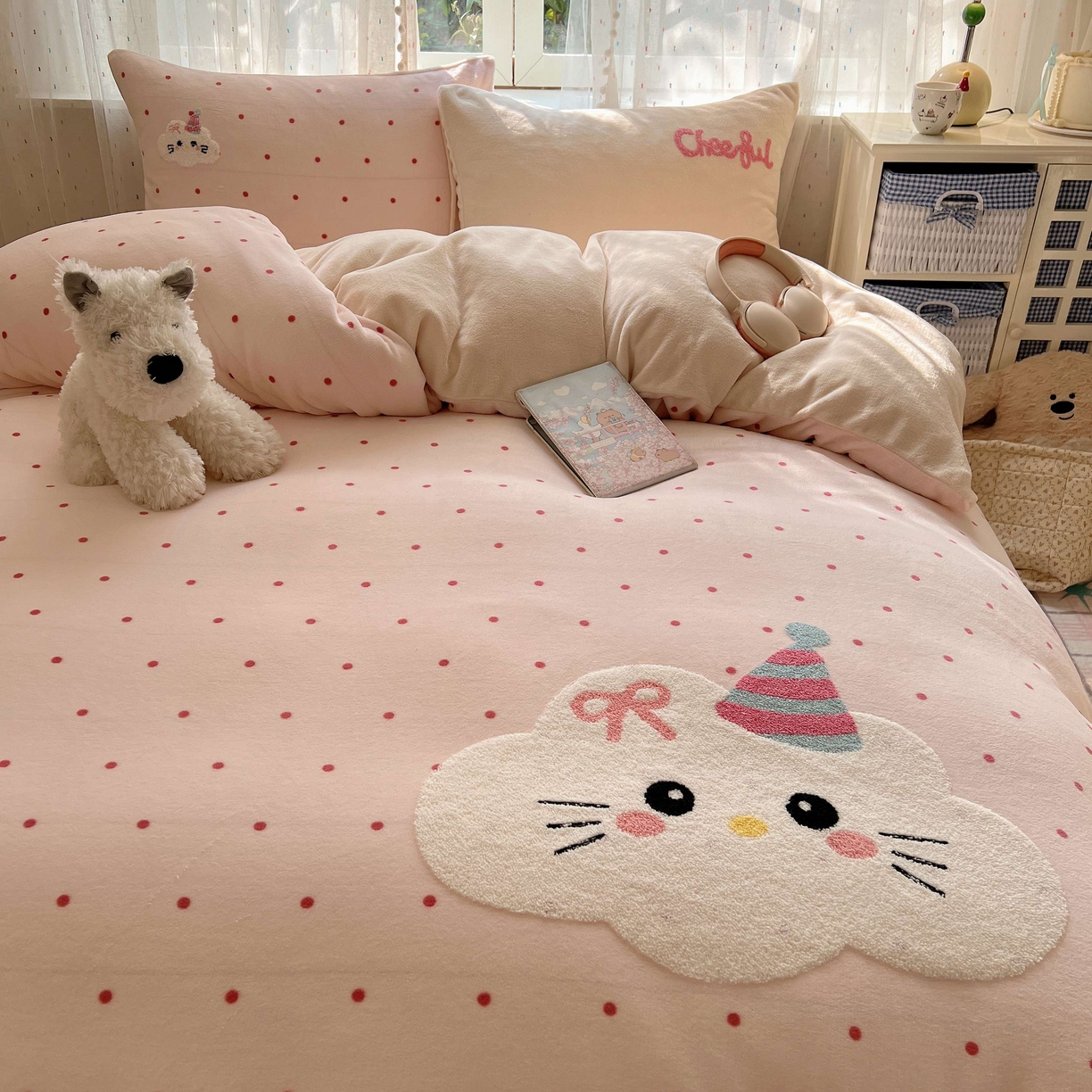 91家纺网 家纺一手货源 找家纺 顾里家纺 2025秋冬新款童趣毛巾绣印花牛奶绒四件套 云朵喵酱