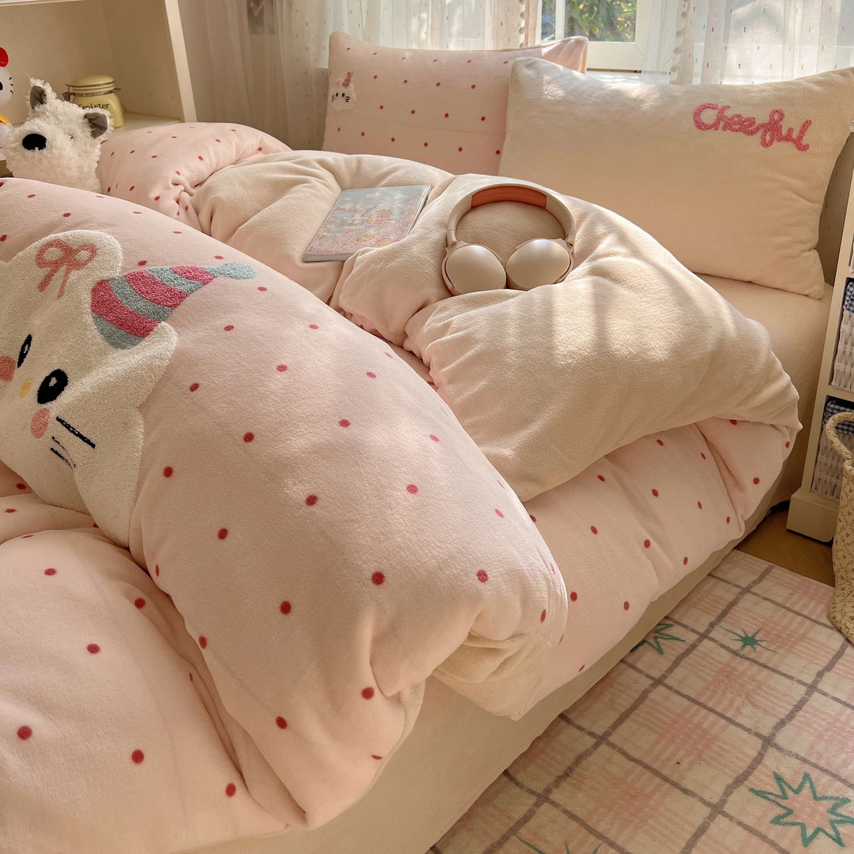 91家纺网 家纺一手货源 找家纺 顾里家纺 2025秋冬新款童趣毛巾绣印花牛奶绒四件套 云朵喵酱