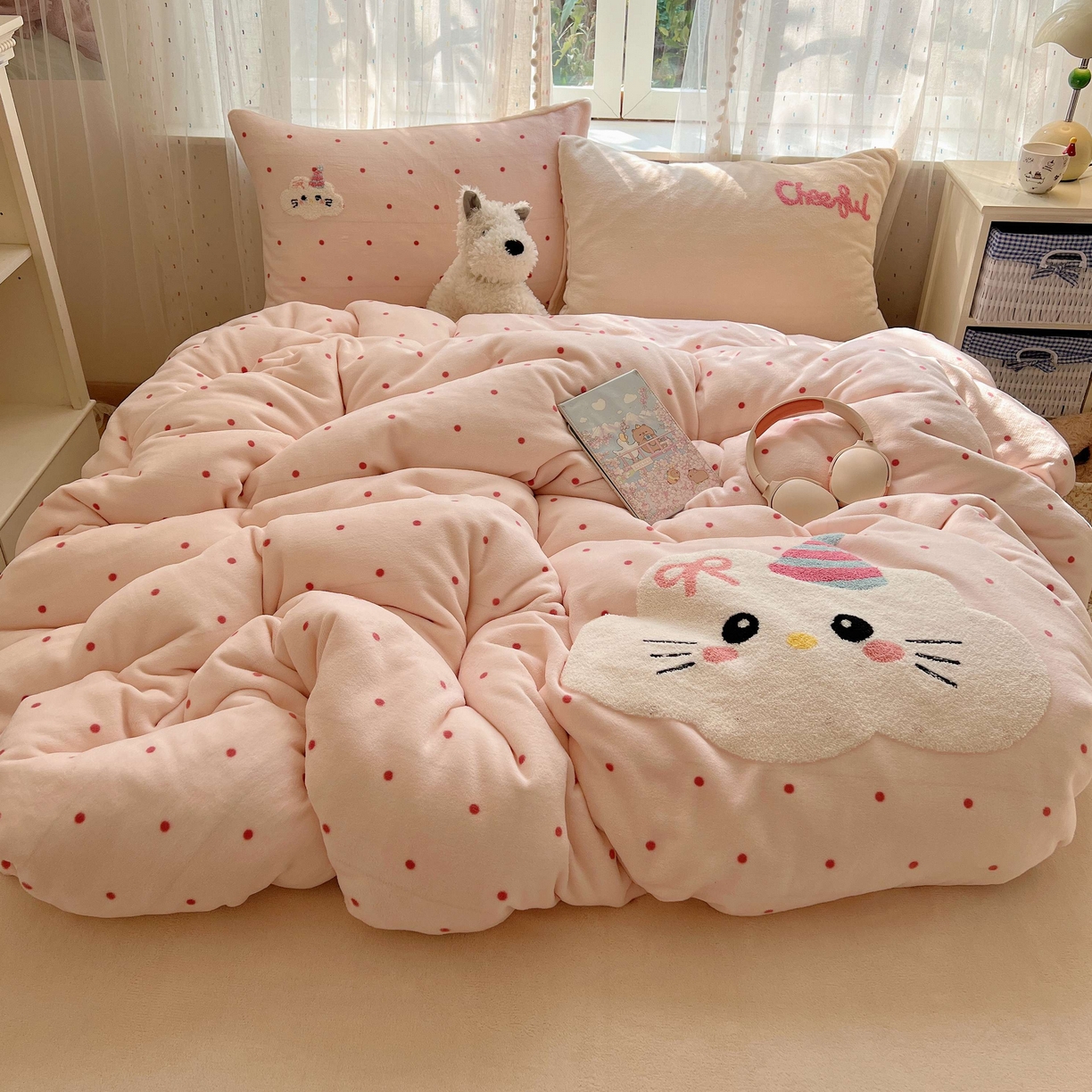 91家纺网 家纺一手货源 找家纺 顾里家纺 2025秋冬新款童趣毛巾绣印花牛奶绒四件套 云朵喵酱