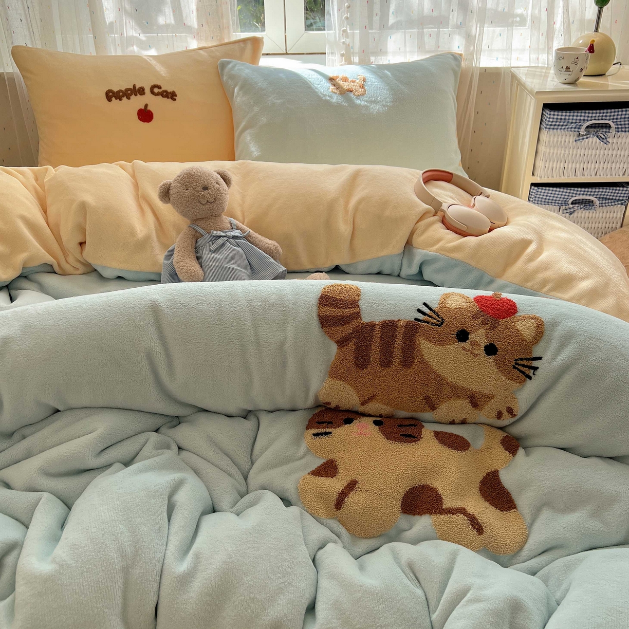 91家纺网 家纺一手货源 找家纺 顾里家纺 2025秋冬新款童趣毛巾绣印花牛奶绒四件套 招财喵酱