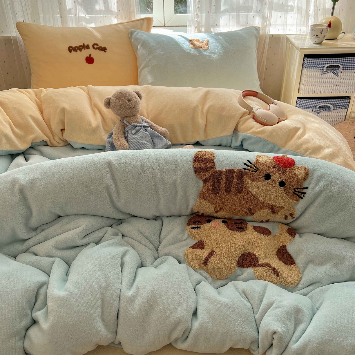 91家纺网 家纺一手货源 找家纺 顾里家纺 2025秋冬新款童趣毛巾绣印花牛奶绒四件套 招财喵酱