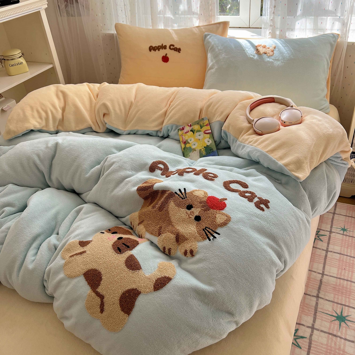 91家纺网 家纺一手货源 找家纺 顾里家纺 2025秋冬新款童趣毛巾绣印花牛奶绒四件套 招财喵酱