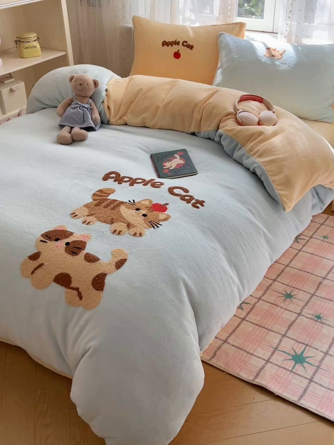 91家纺网 家纺一手货源 找家纺 顾里家纺 2025秋冬新款童趣毛巾绣印花牛奶绒四件套 招财喵酱