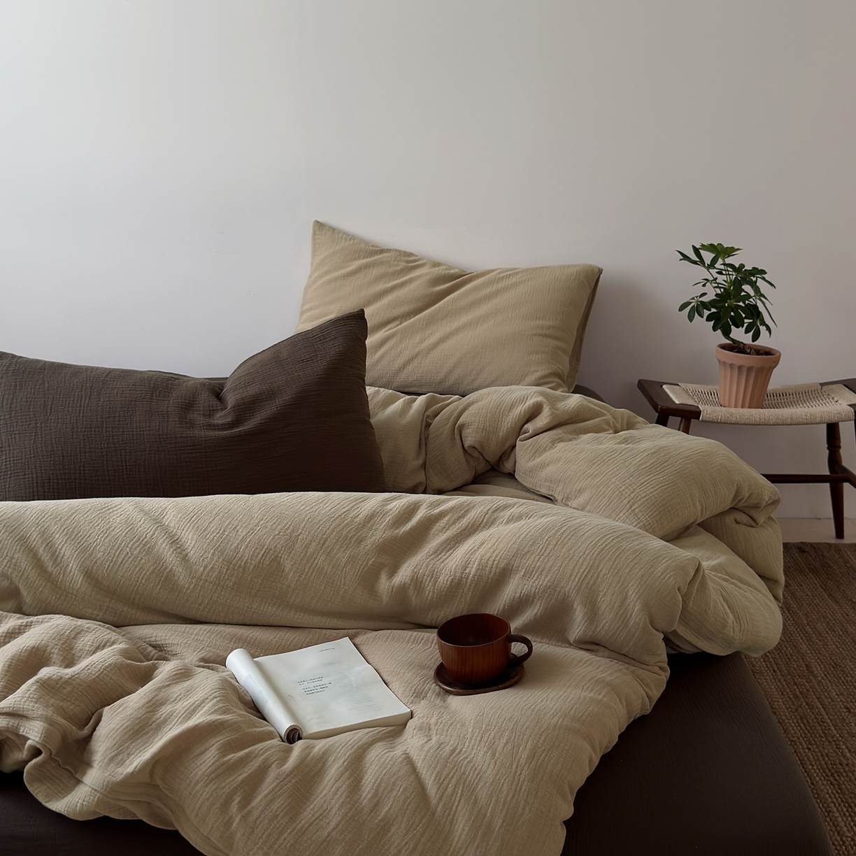 91家纺网 家纺一手货源 找家纺 玖弘家居 2025新款软糯皱皱纱四件套系列 燕麦+巧克力棕（燕麦+巧克力棕）